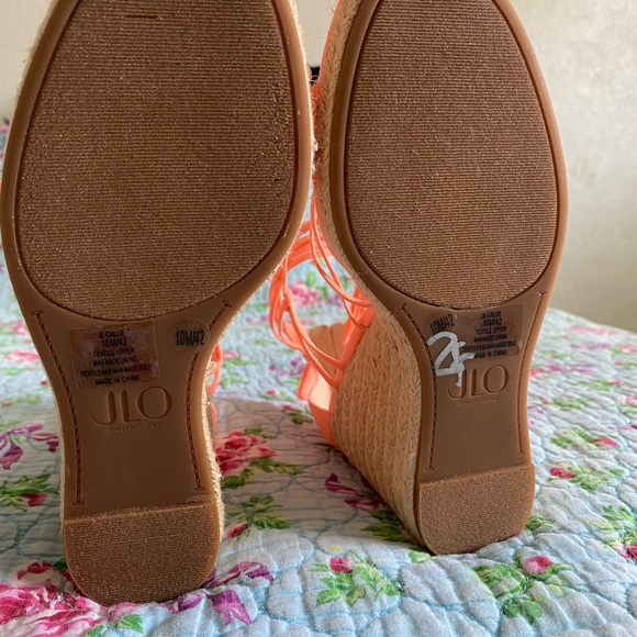 Jennifer Lopez strappy coral wedges - Picture 6 of 9